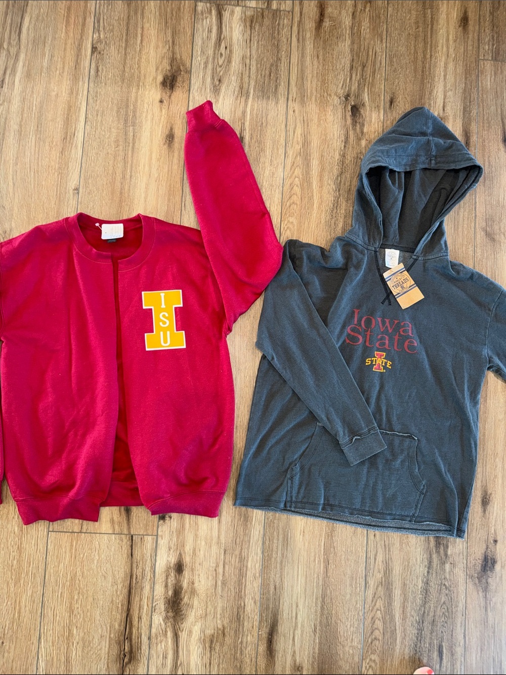 Iowa State Cyclones Women’s Small Sweatshirt Pair!